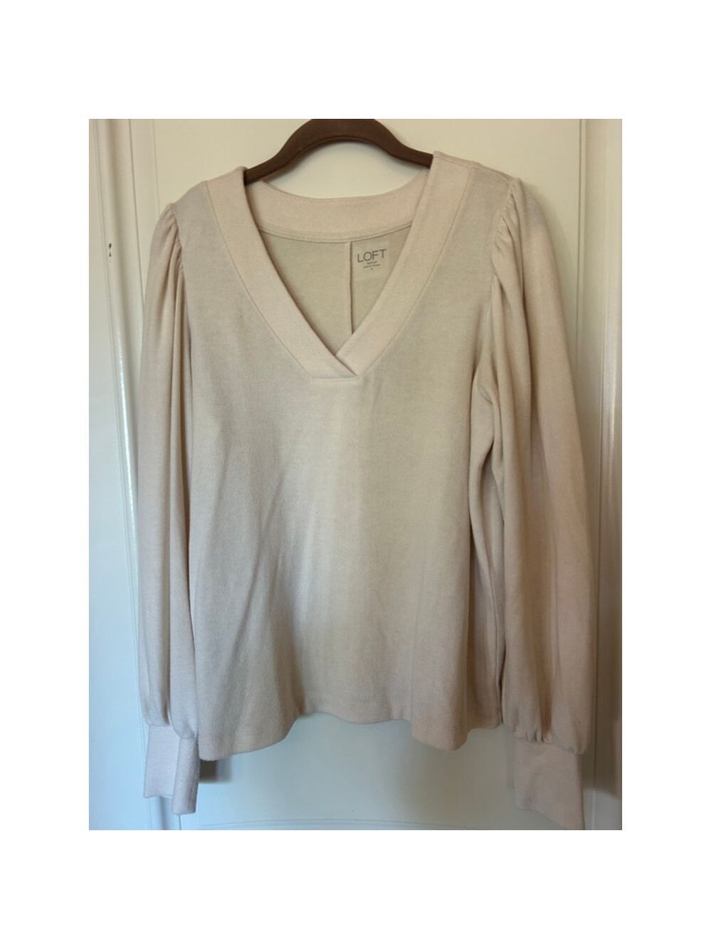 Women's LOFT Cream V-Neck Sweater M